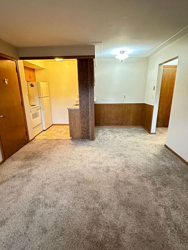 Building Photo - Richfield Ground Level, Window Ac Unit Inc...