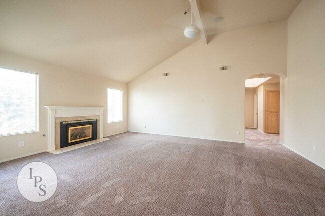 Building Photo - Fresno NorthEast Home, 3BR/2BA, Built 1989 – Across the street from Maple Creek Elementary!
