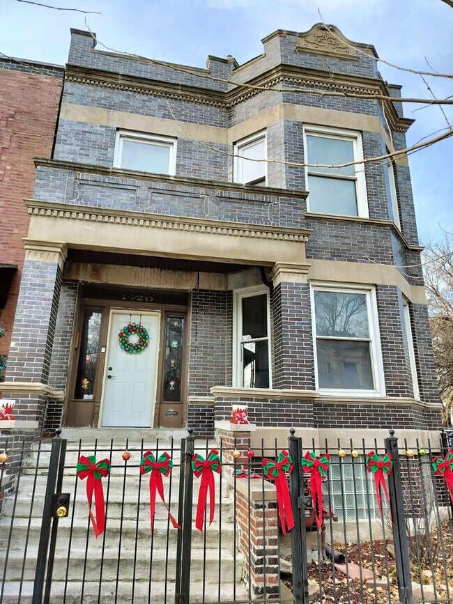 Primary Photo - 1420 S Millard Ave