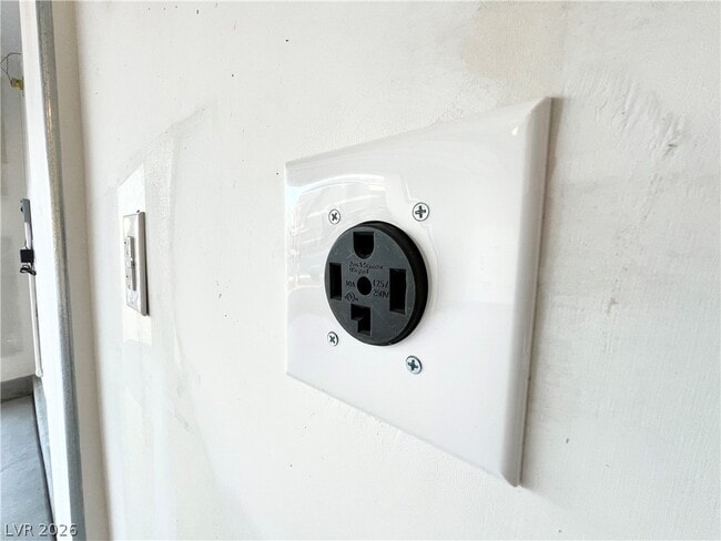 Building Photo - 2625 Dahlia Fls Ave