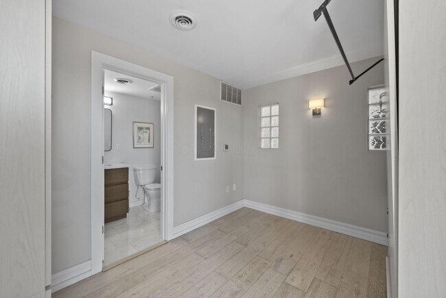 Building Photo - 367 Auden Ave