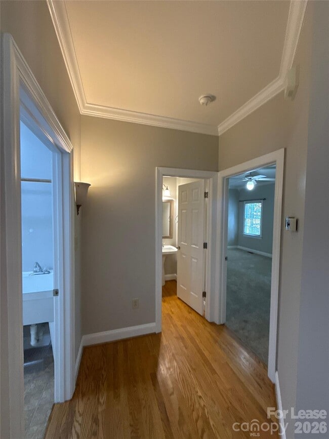 Building Photo - 2649 Willowbrook Dr