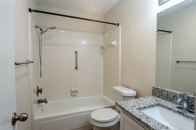 Building Photo - 6616 Parkview Ln