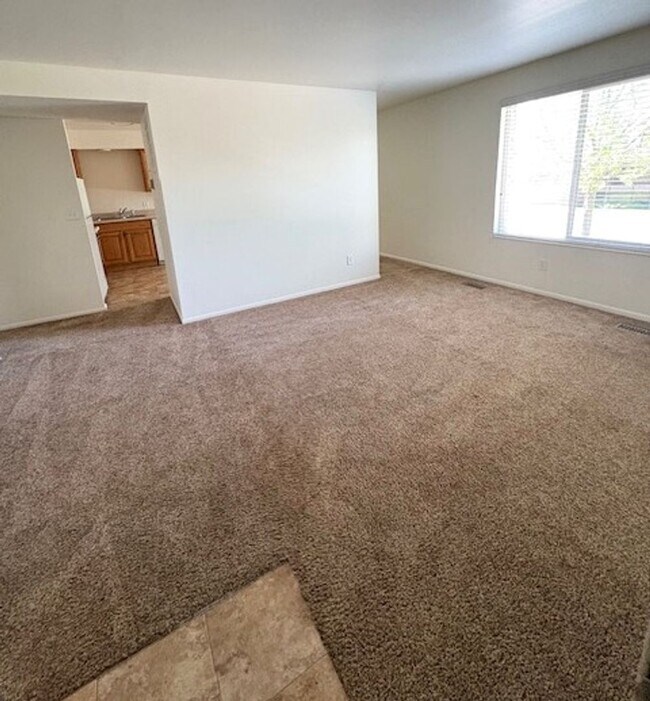 Building Photo - 2 Bedroom Apartment in Holladay!