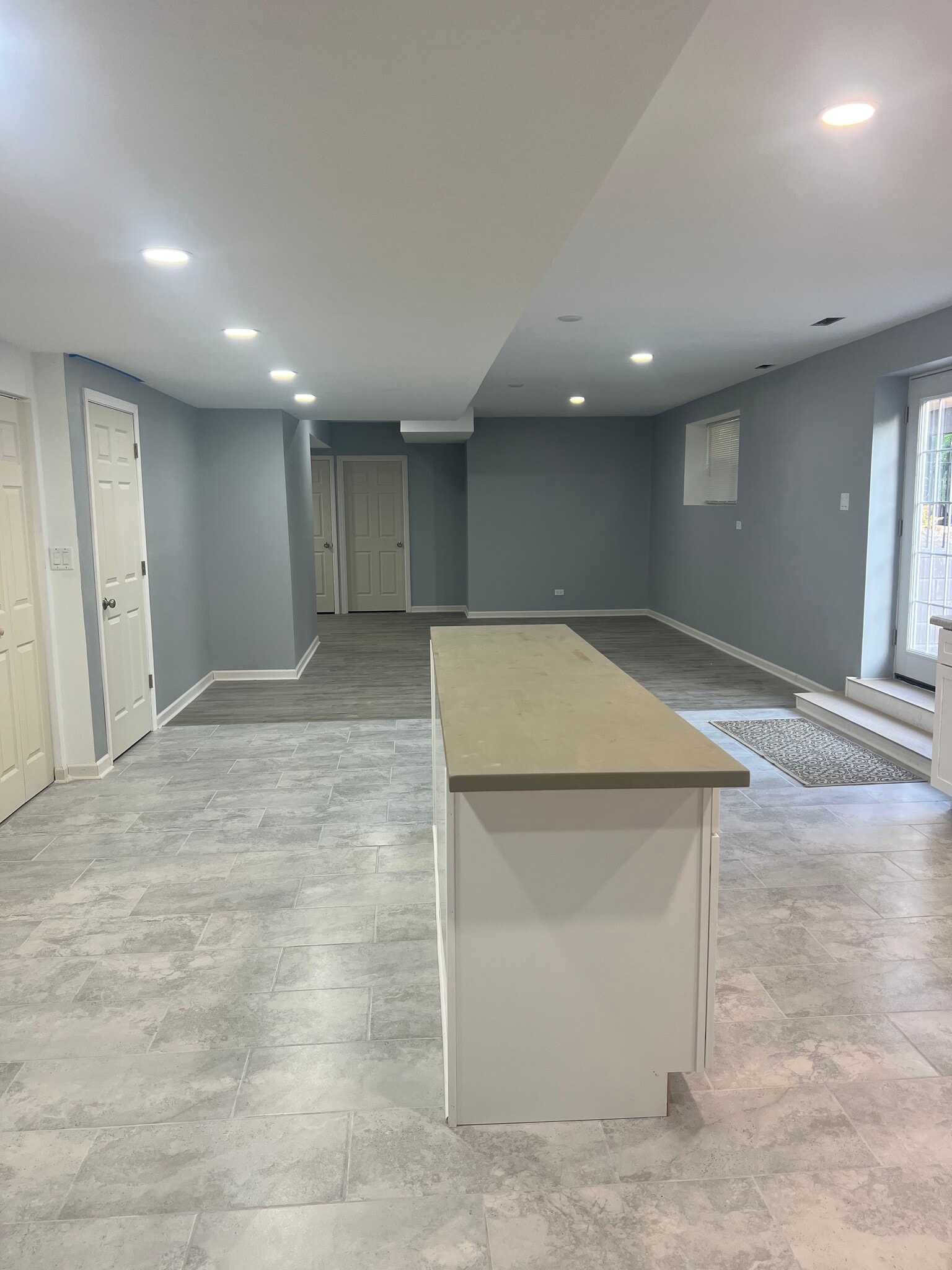 Building Photo - 1 River Hills Ct