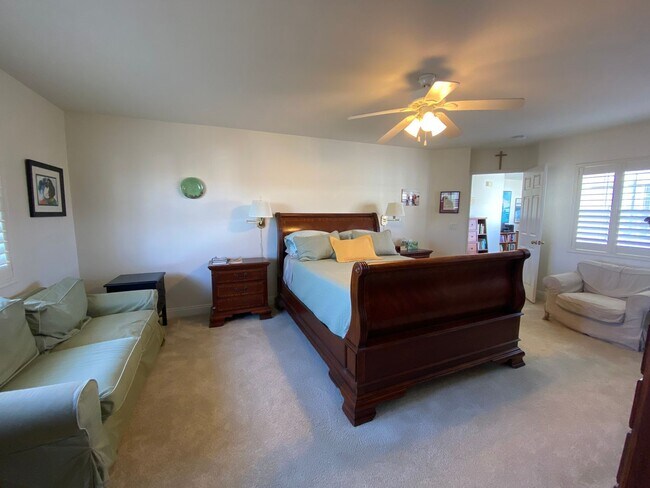 Building Photo - Beautiful 4 Bd/2.5bth within the Poinsettia Cove Community!