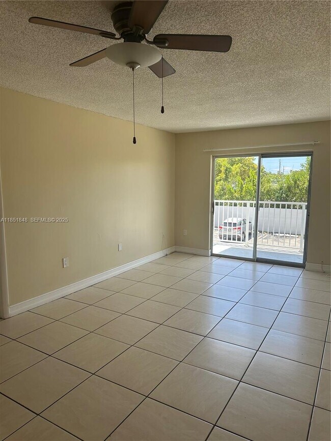 Building Photo - 16465 NE 22nd Ave