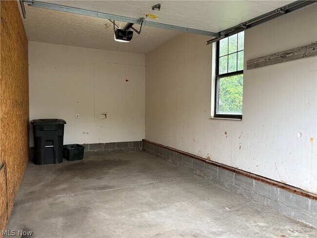 Building Photo - 1667 Ann Cir NE
