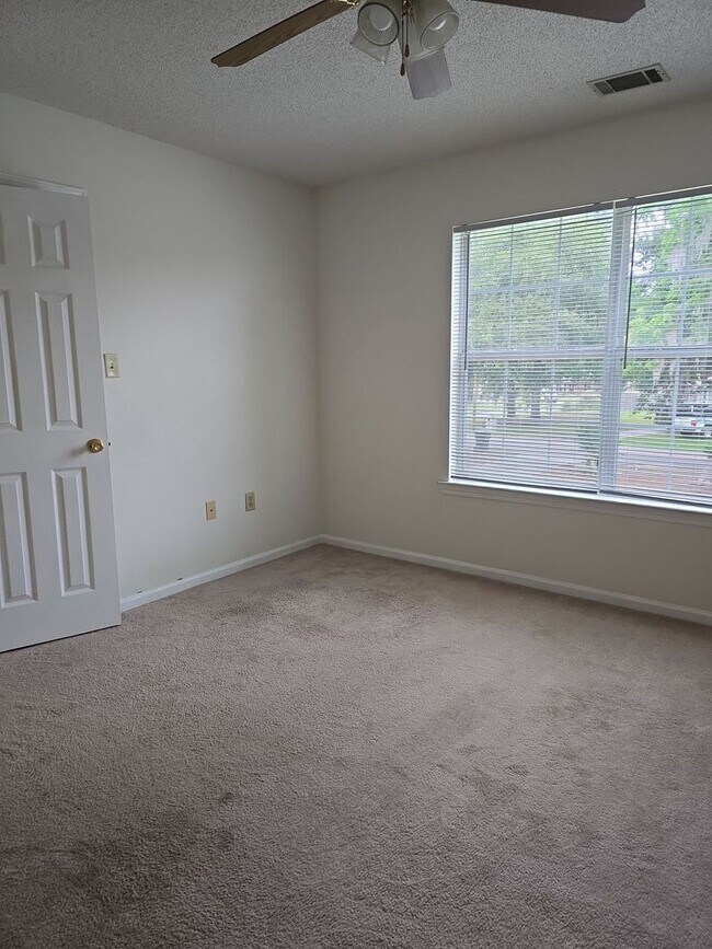 Building Photo - 9804 Whitefield Ave