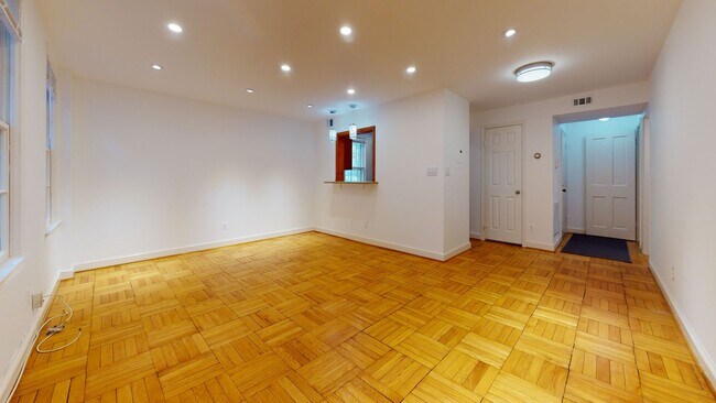 Building Photo - Spacious, Light-filled One Bedroom One Bat...