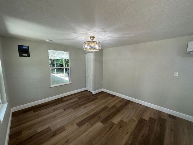 Building Photo - Newly remodel Beautiful Studio apartment w...