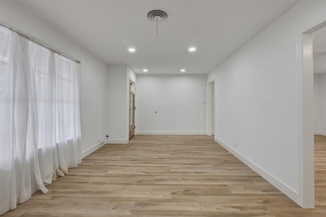 Building Photo - 1705 Elmhurst Dr