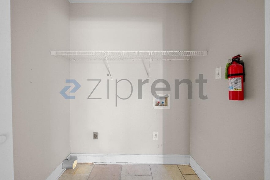 Building Photo - Unit 1418