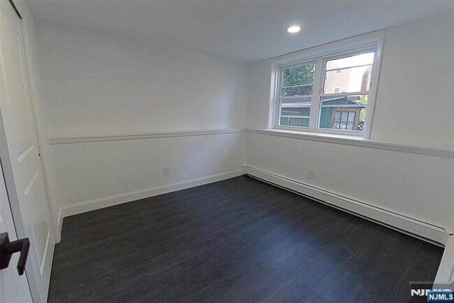 Building Photo - 401 Undercliff Ave