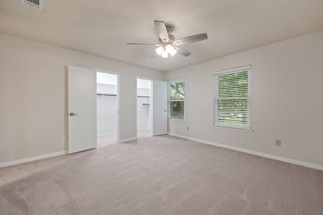 Building Photo - 10180 Longmont Dr