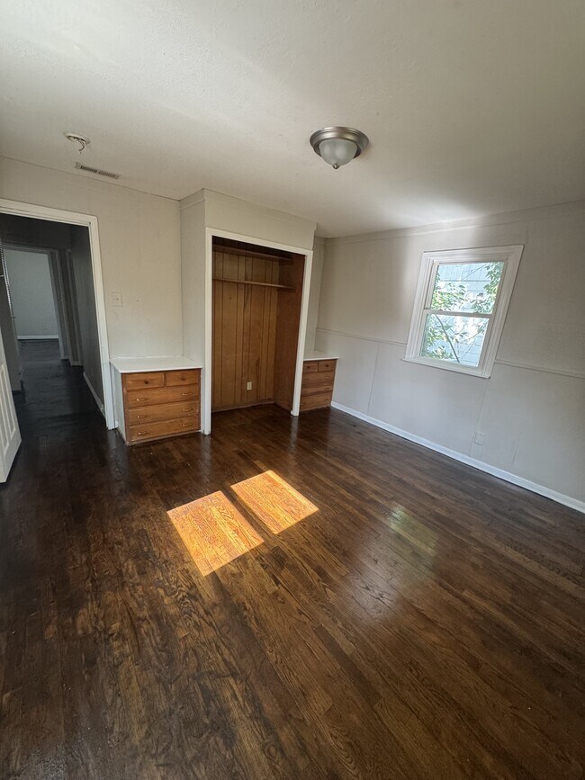 Building Photo - 831 SE 33rd St