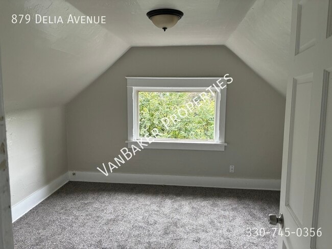 Building Photo - 879 Delia Ave