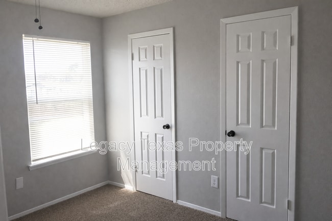 Building Photo - 1409 Courtney Pl