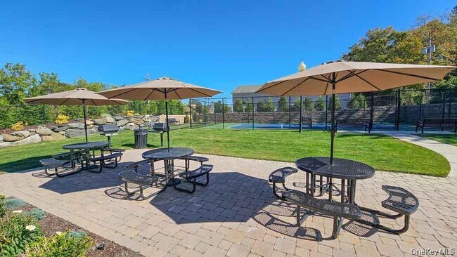 Building Photo - 260 W Main St