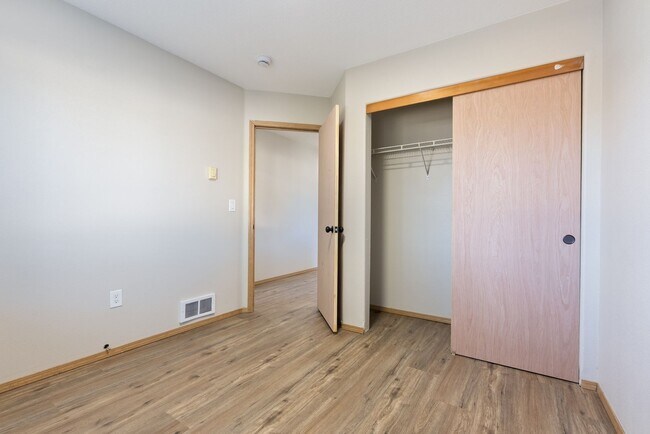 Building Photo - 4 Bed | 2.5 Bath Home with Garage, Yard & Modern Updates – SE Portland