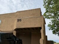 Building Photo - 2900 Vista Del Rey NE