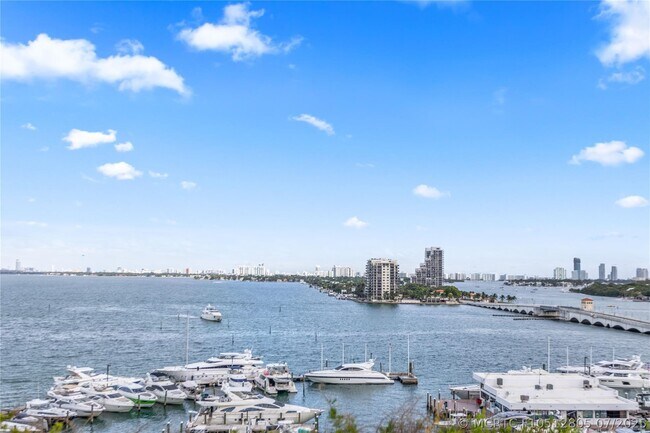 Building Photo - 1717 N Bayshore Dr