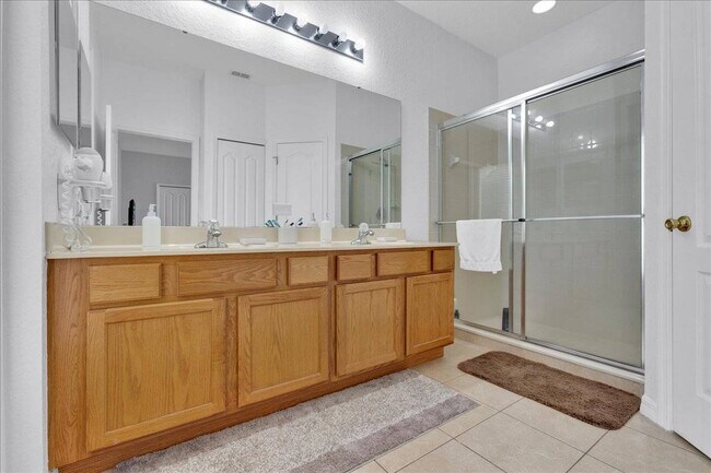 Building Photo - 1101 N Hampton Dr