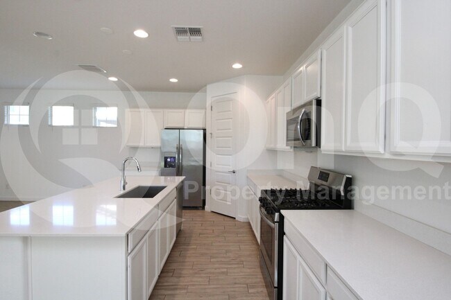 Building Photo - 2438 E Warbler Rd