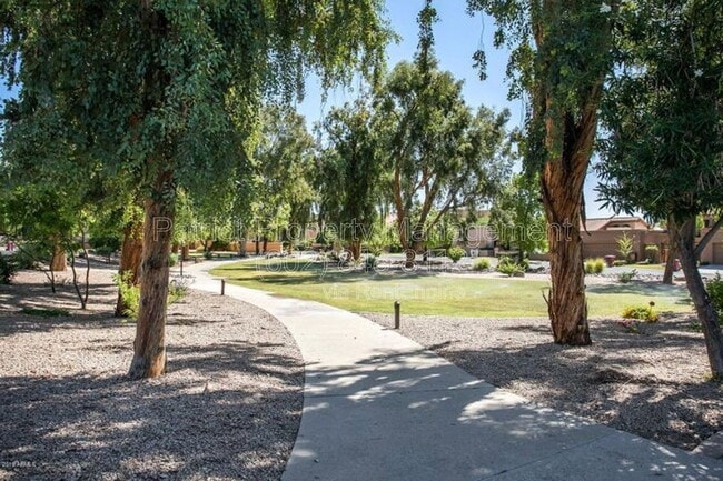 Building Photo - 8602 E Vista Del Lago