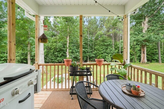 Building Photo - 947 Weatherby Ln