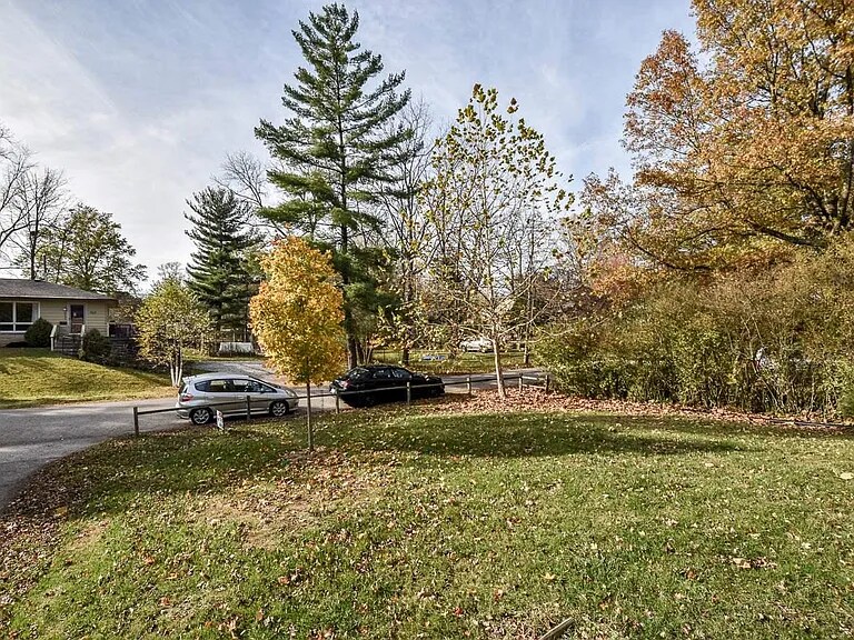Building Photo - 921 S Eastside Dr