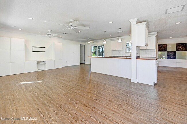 Building Photo - 409 Finch Dr