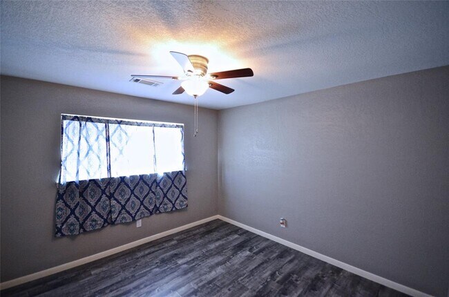 Building Photo - 3543 Tamarisk Ln