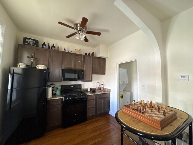 Building Photo - 322 E Broad St