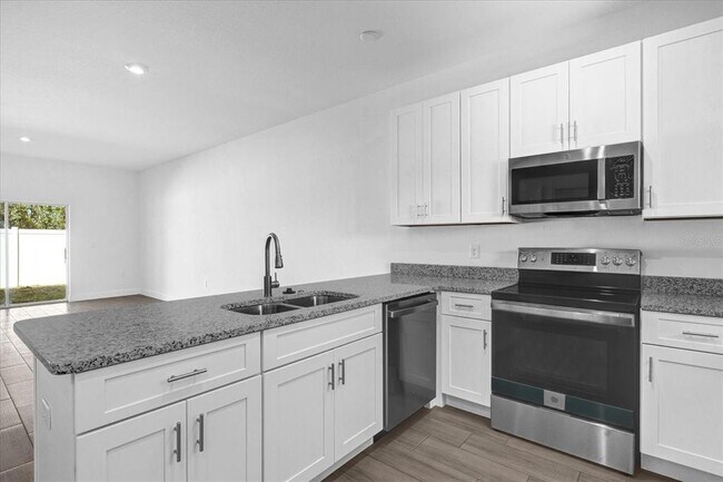 Building Photo - 452 Lake Shore Pkwy