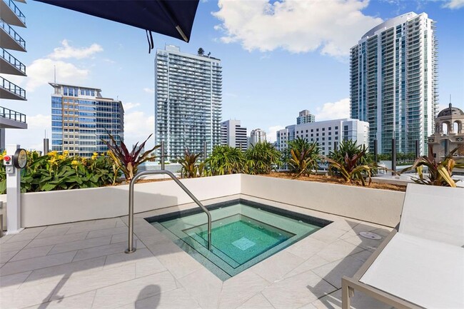 Building Photo - 275 1st Ave S