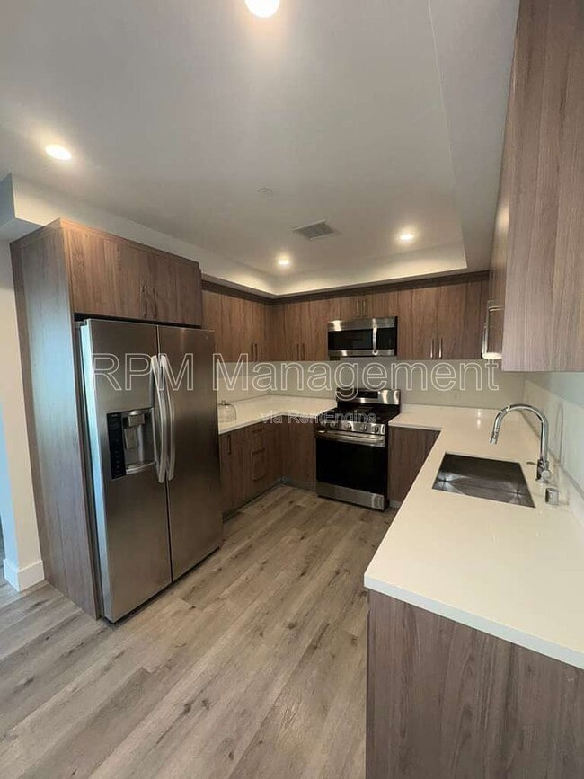 Building Photo - 5923 Laurel Canyon Blvd