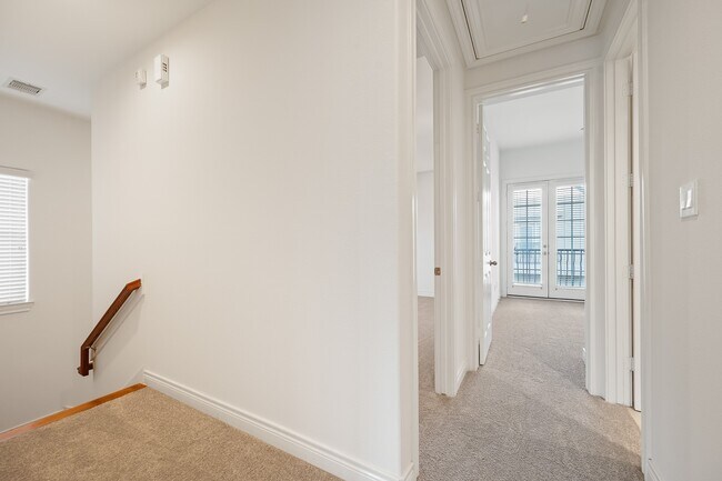 Building Photo - 2202 Hilshire Terrace Ct