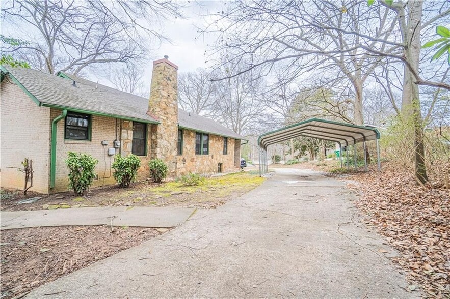 Building Photo - 1865 Oak Grove Rd NE