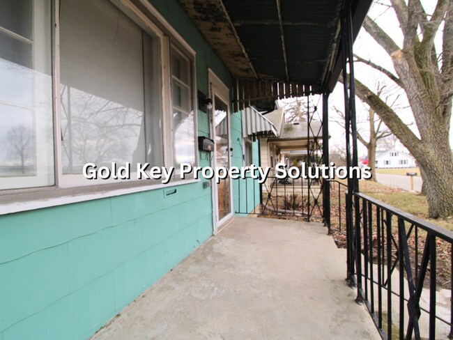 Building Photo - MUNCIE 3 BR 1 BA house with Fenced Backyard (NO SECTION 8)