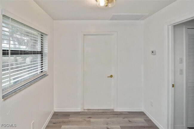 Building Photo - 1202 E 7th St