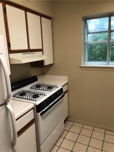 Building Photo - 609 W Adams St