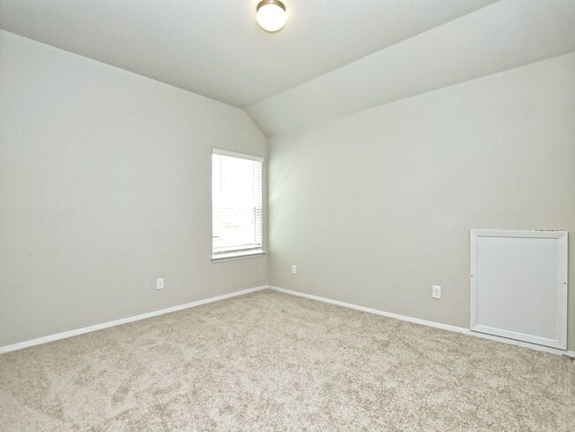 Building Photo - 5 BR + Office /2.5 BA - 2637 SF - Cloverleaf in SOUTH AUSTIN!