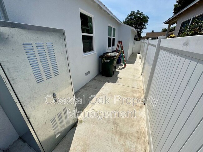 Building Photo - 4836 Hayter Ave