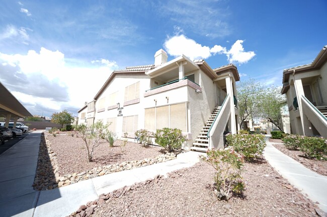 Building Photo - SHOWINGS AVAILABLE NOW