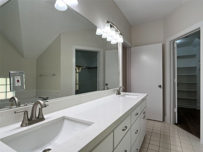 Building Photo - 5899 Fairdale Ln