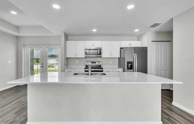 Building Photo - 412 NE 25th St