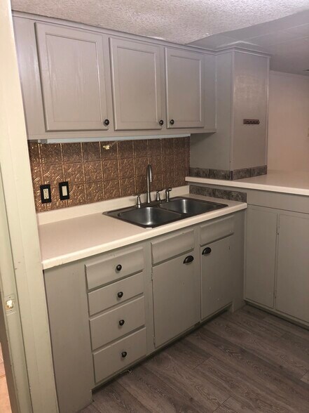 Kitchen sink area - 122 2nd Ave SW