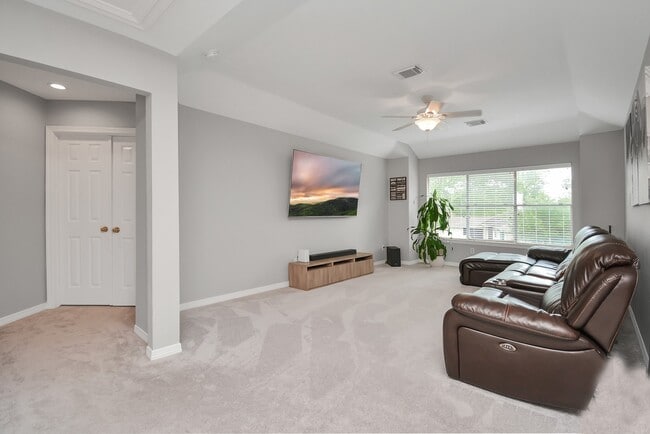 Building Photo - 2322 Lord Nelson Dr