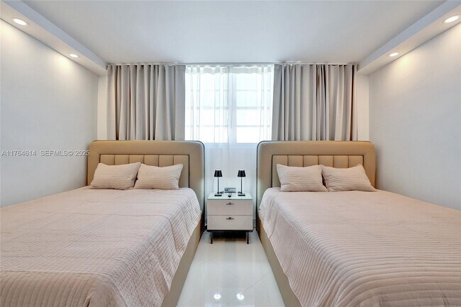 Building Photo - 4001S S Ocean Dr